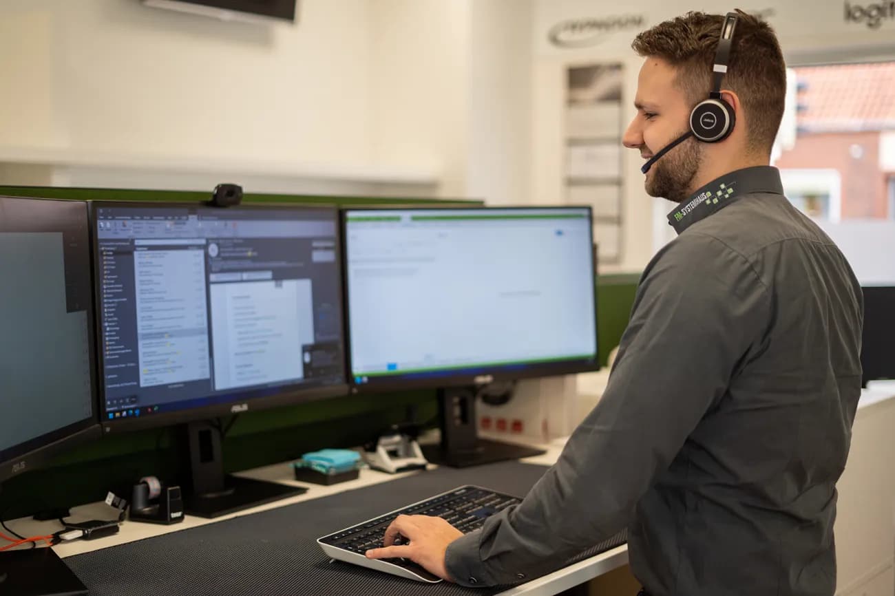FM-Systemhaus Mitarbeiter im IT-Support